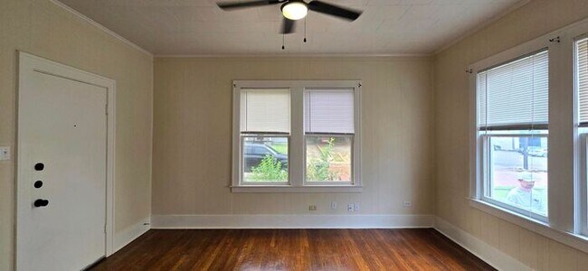 Building Photo - Available Now! 1 Bedroom 1 Bath Within Walking Distance of Downtown Tyler!