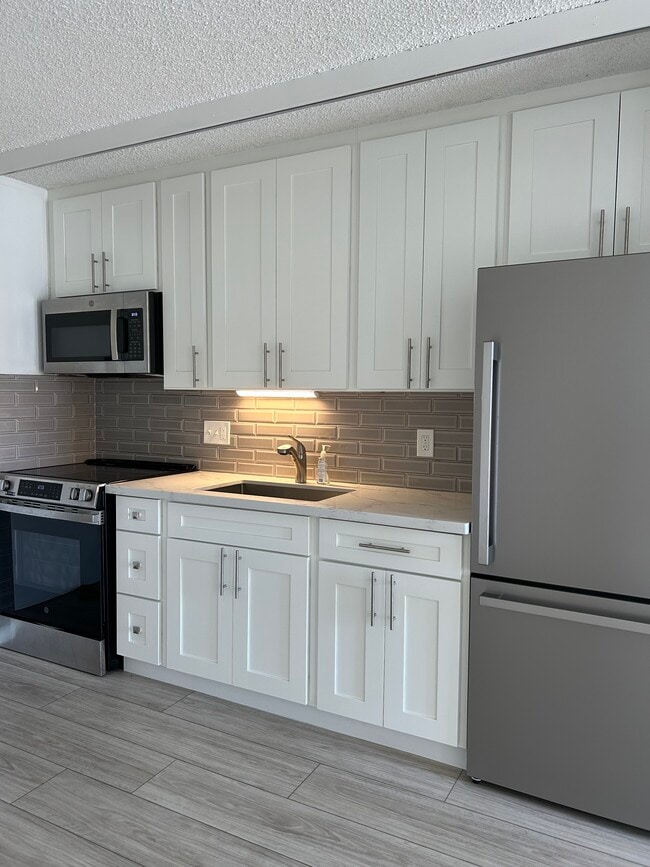 Kitchen w/new - 1655 Makaloa St