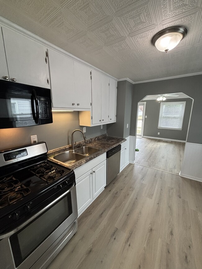 Building Photo - 19029 Victor St