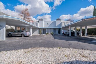 Building Photo - 432 S Sierra Madre Blvd