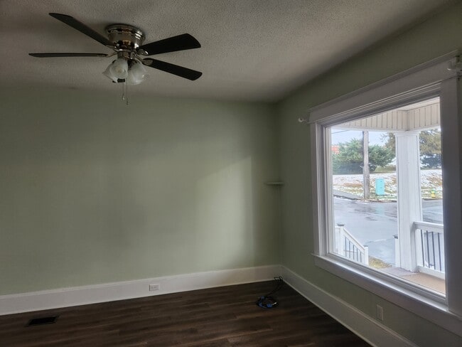 Building Photo - 216 S 4th St