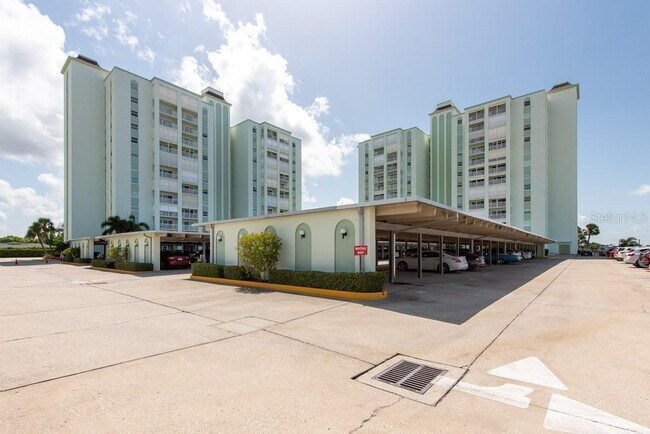 Foto del edificio - 400 64th Ave