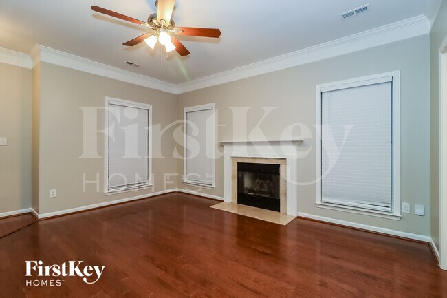 Building Photo - 8675 Brook Glen Ln