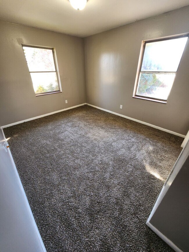 Foto del edificio - 4 Bedroom House Available now OKC