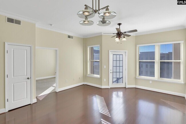 Building Photo - 601 Main