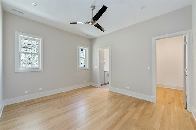 Foto del edificio - 3049 N Clybourn Ave