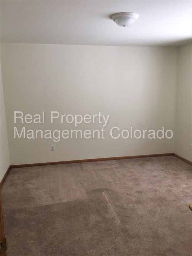 Foto del edificio - 4244 Gemstone Ln