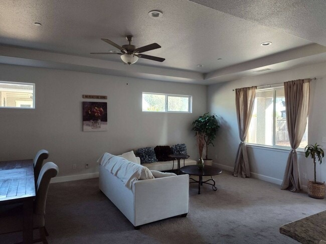 Foto del edificio - 1177 Bingham Dr