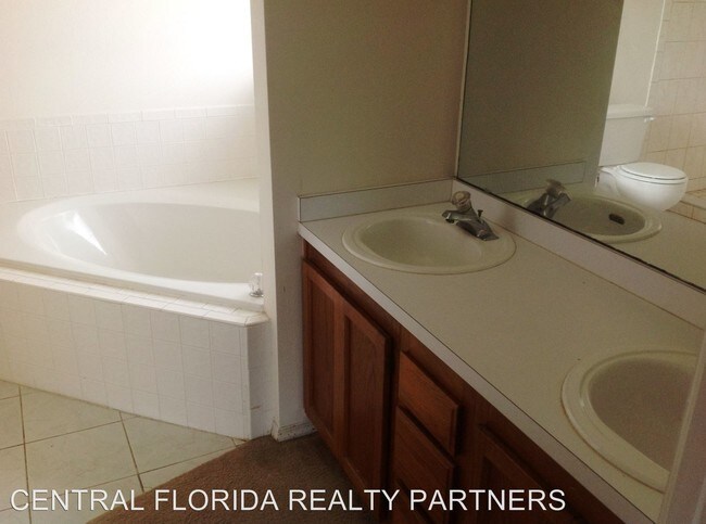 Building Photo - 10001 Little Teak St