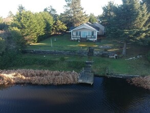 Building Photo - 348 Cockle St SW