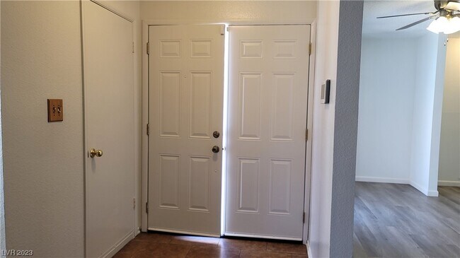 Foto del edificio - 3387 Racquet St