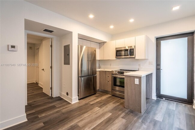 Foto del edificio - 1985 Bay Dr