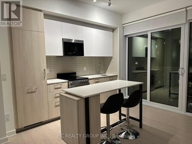 Building Photo - 65 Mutual St