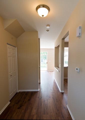 Building Photo - 2927 White Thorn Cir