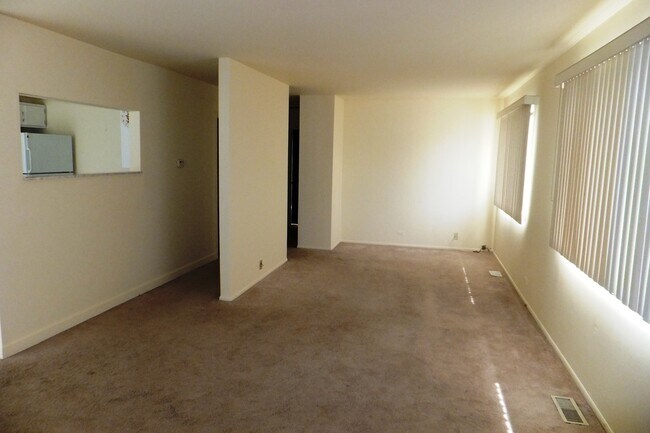 Building Photo - 622 Breakers Point