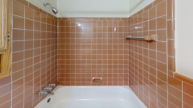 Building Photo - 839 Tappan-839-4