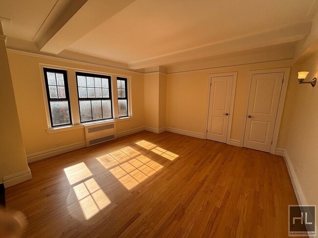 Building Photo - Christopher Street