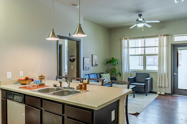 4BR, 4BA - 1356 pies cuadrados - The Republic