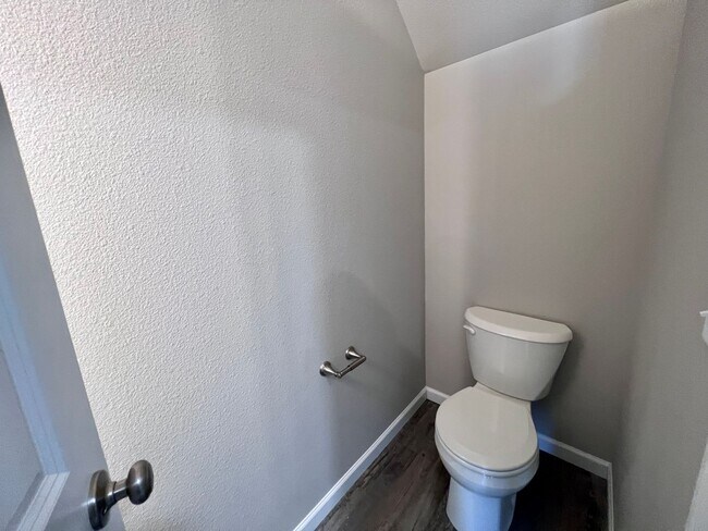 Foto del edificio - Charming Townhome in North Bismarck – Move-In Ready!