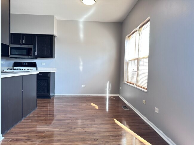 Foto del edificio - 2604 Oak Tree Ln