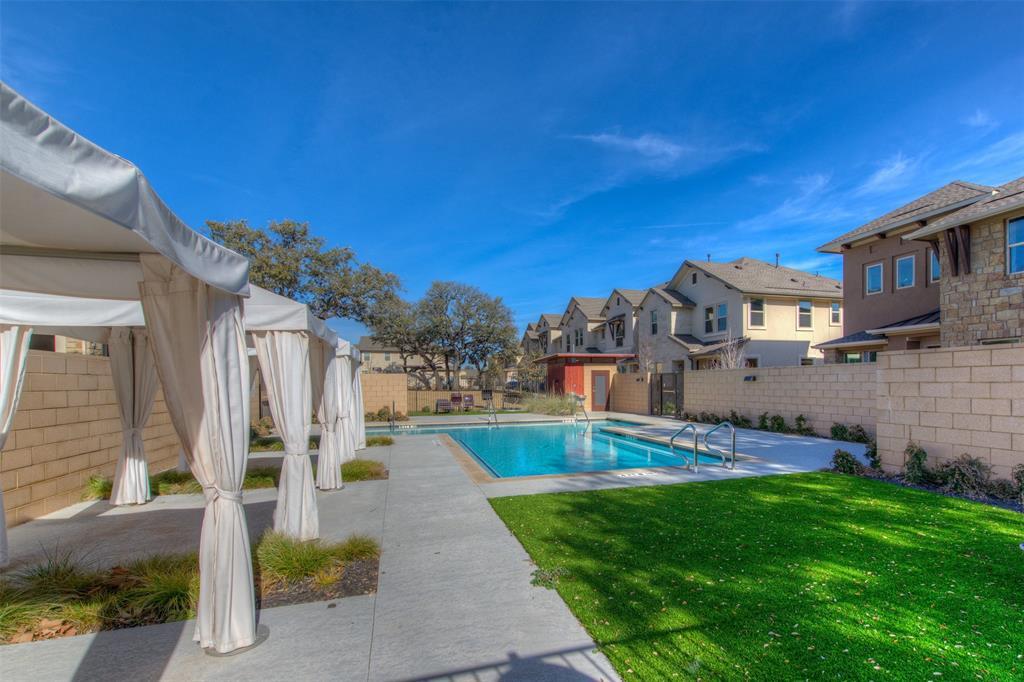 Foto principal - 13800 Lyndhurst St