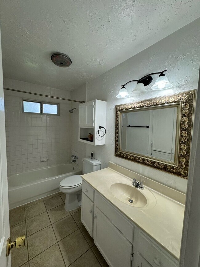 Building Photo - Move in Ready Balch Springs Home!  Mesquit...