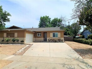 Building Photo - 1638 Grove Pl