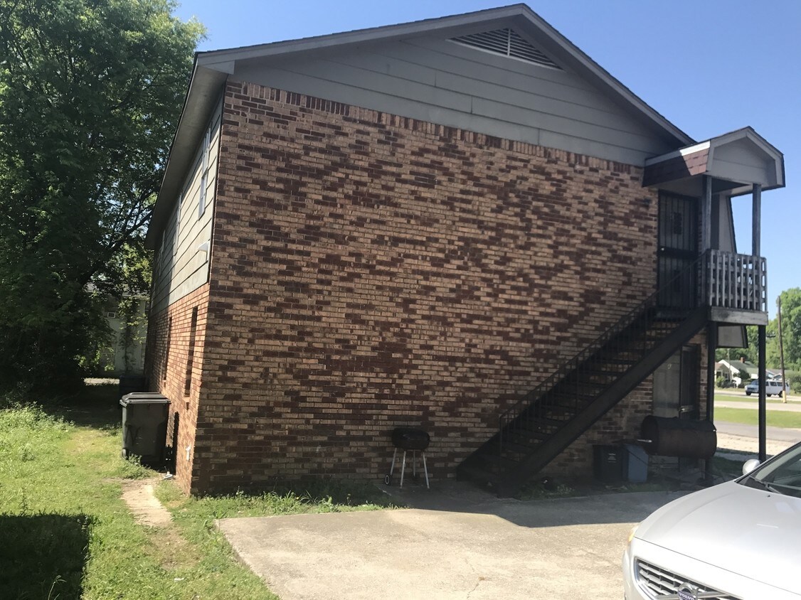 Building Photo - 837 Graymont Ave W