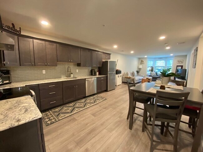 Foto del edificio - 949 State Rd