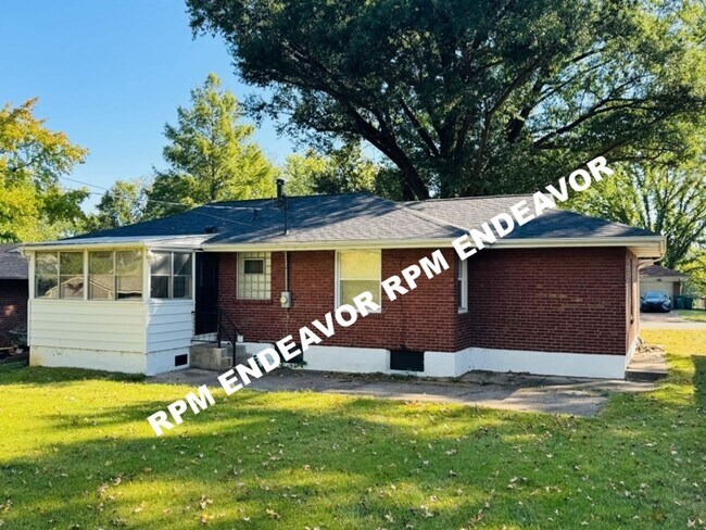 Photo - "Charming 4-Bedroom Haven with Sunroom, Ha... House