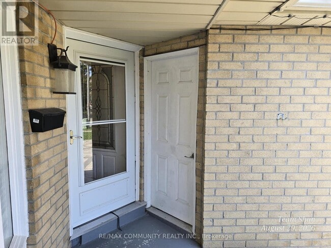 Building Photo - 52 Noake Crescent