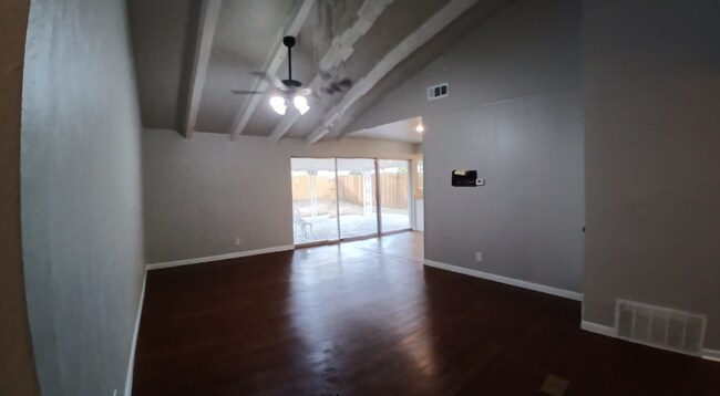 Building Photo - 2437 Miller St