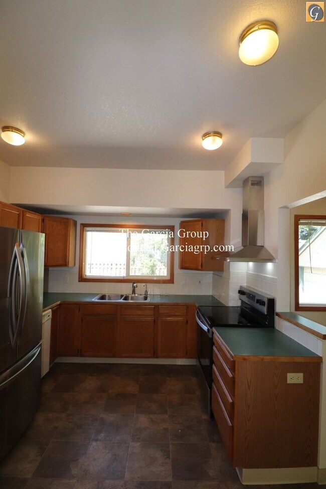 Building Photo - Charming 4 bedroom home in N. Portland wit...