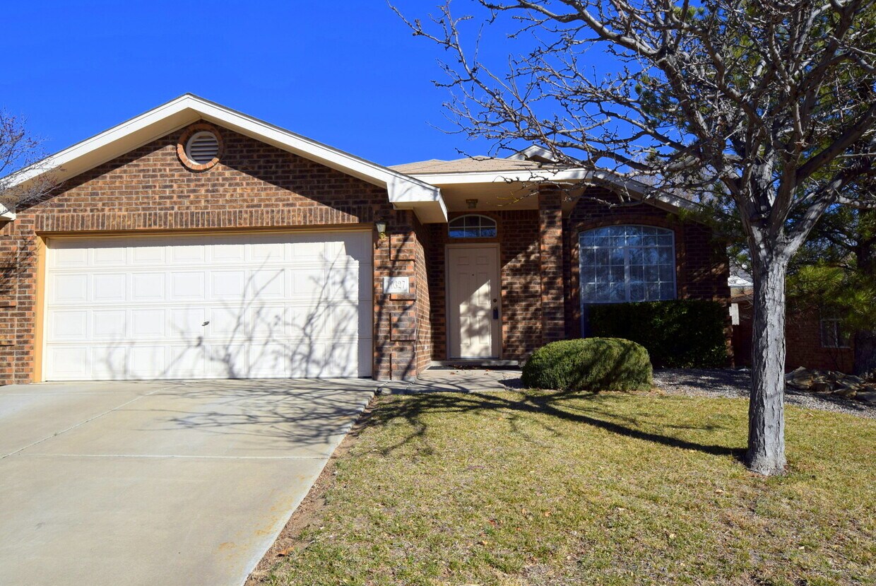 Primary Photo - 3 Bed 2 Bath 1700 SF