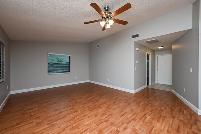 Building Photo - 9136 Lometa Ln