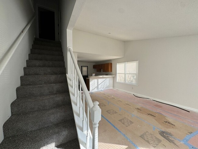 Building Photo - 5141-5143-5143 Louisville Ct