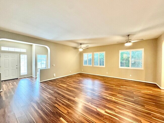 Building Photo - Stunning 3-bedroom 3-bathroom home in Yank...
