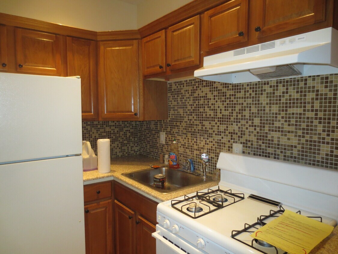Primary Photo - 38 Brighton St