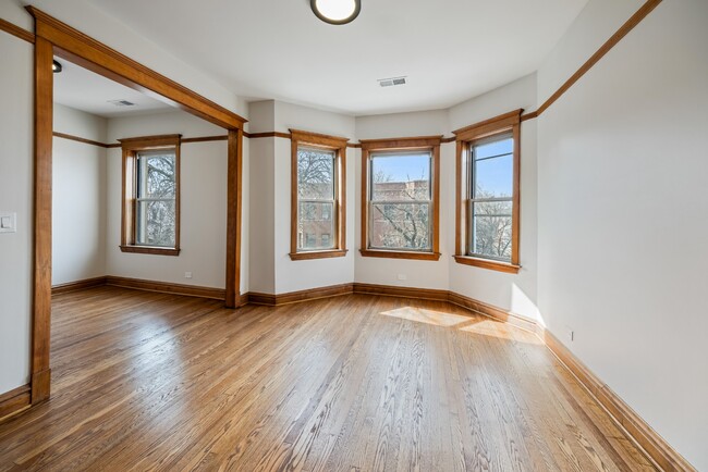 Building Photo - Renovated Logan Square 3 Bedroom - Available March 15th!