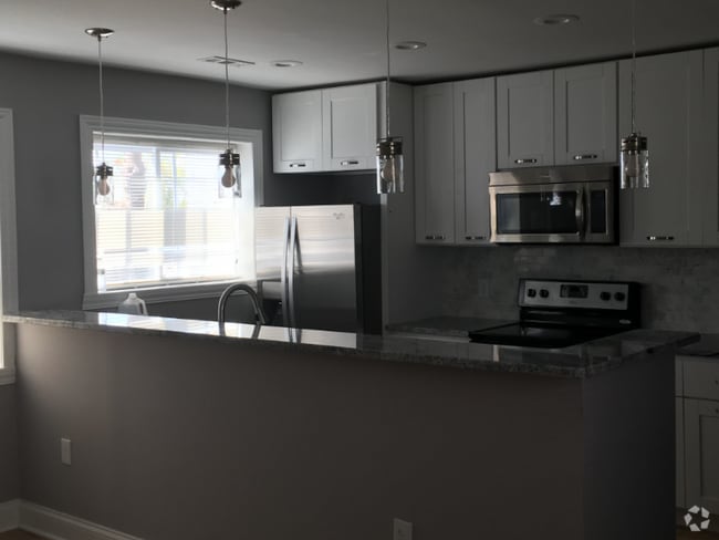 Building Photo - 846 48th St NE