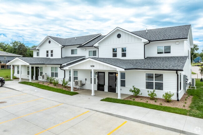 Foto del edificio - Townhomes at Creekside