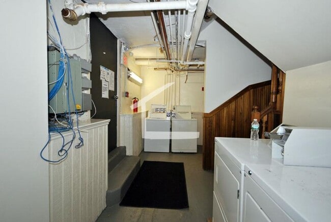 Ground Level Two Bedroom - Ground Level Two Bedroom Apartment