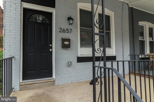 Building Photo - 2657 Deacon St