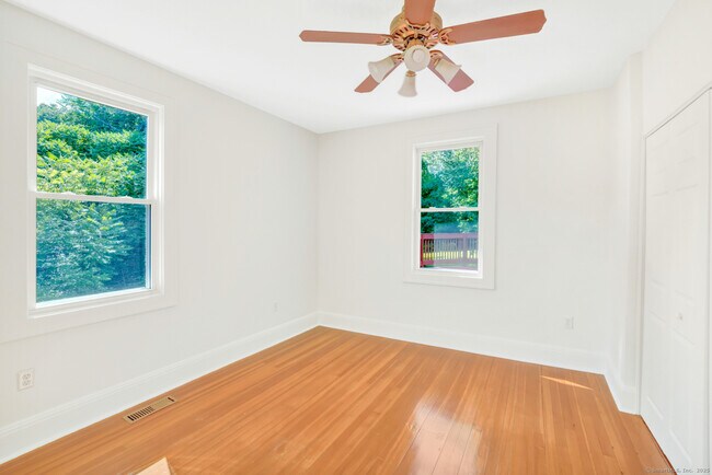 Foto del edificio - 29 Hazelhurst Ave