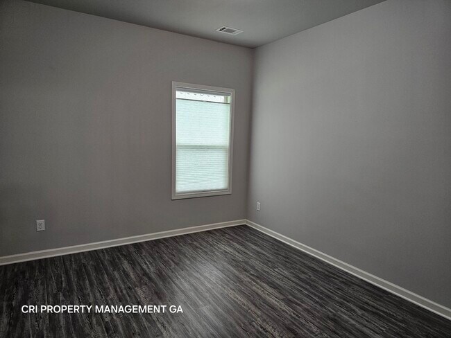 Building Photo - 352 Newshaw Dr