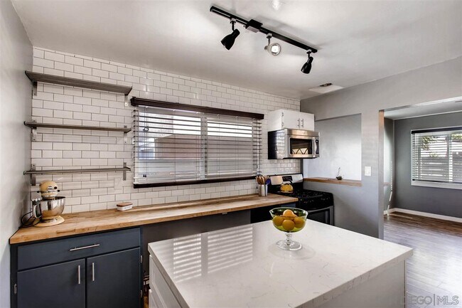 Foto del edificio - 4458 Copeland Ave