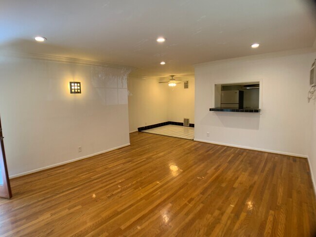 Foto del edificio - 1008 N Stanley Ave