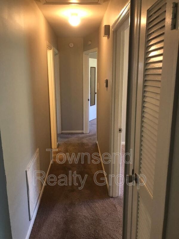 Building Photo - 4601 Somerdale Ln