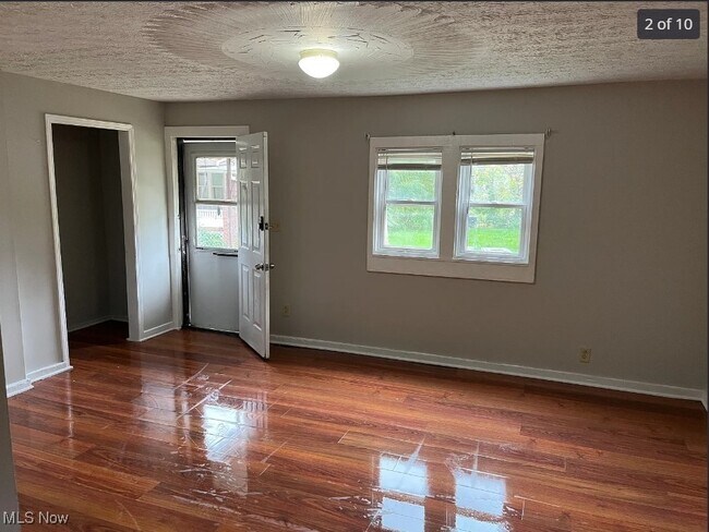 Building Photo - 851 Forrest Dr