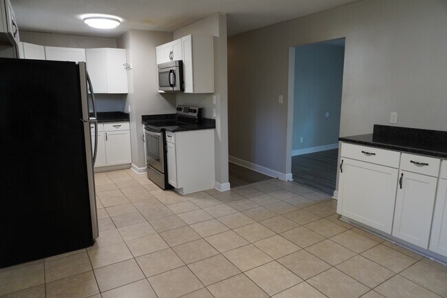 Foto del edificio - 6417 Ginger Cir